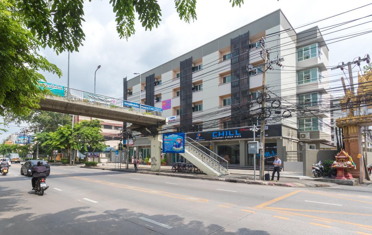 Jr Mansion On Nut Soi 25 Banguecoque Exterior foto