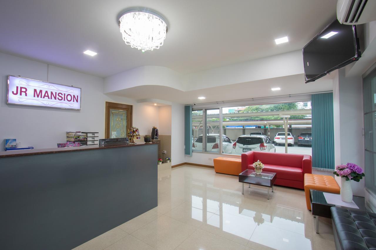 Jr Mansion On Nut Soi 25 Banguecoque Exterior foto