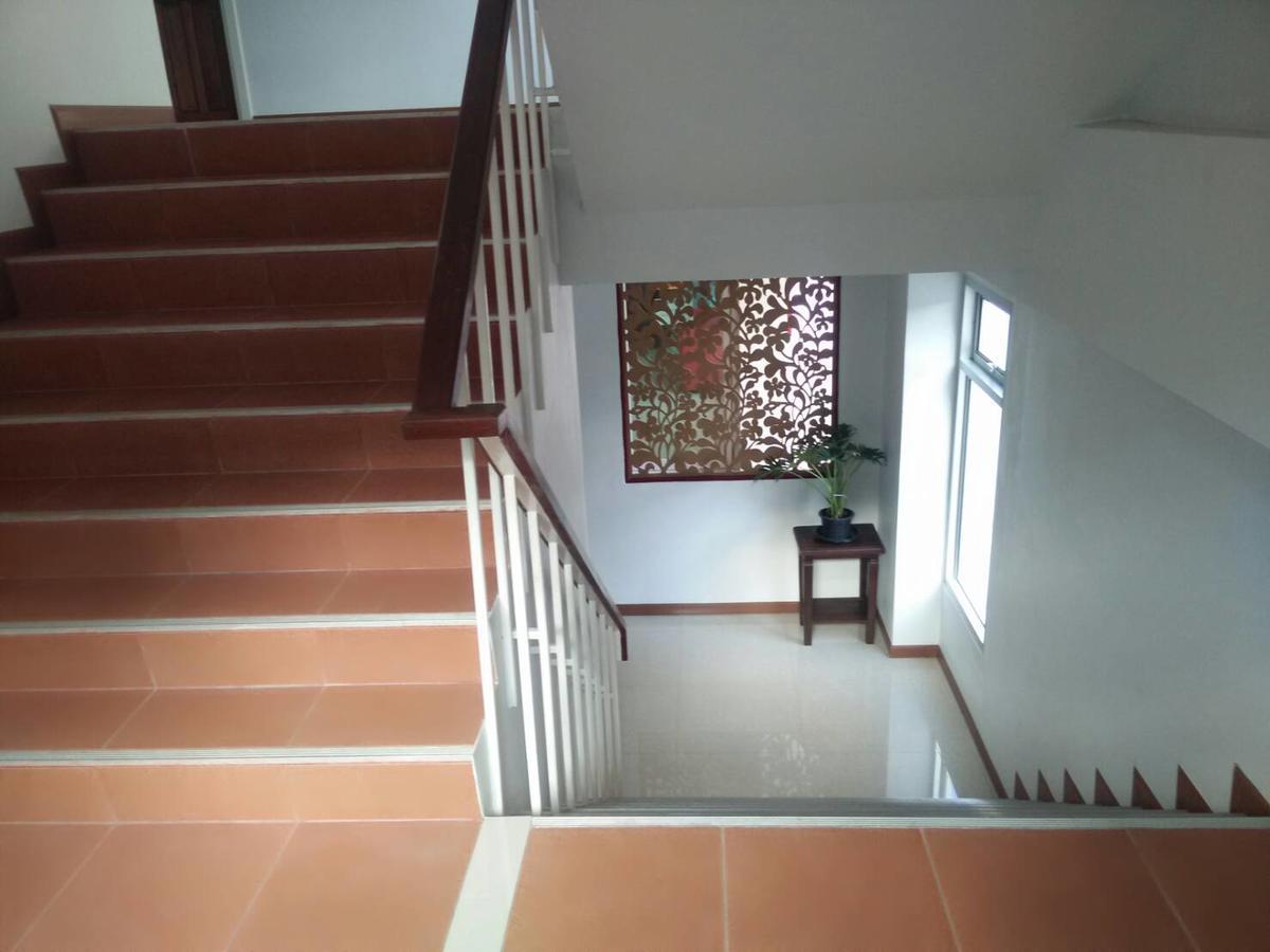 Jr Mansion On Nut Soi 25 Banguecoque Exterior foto